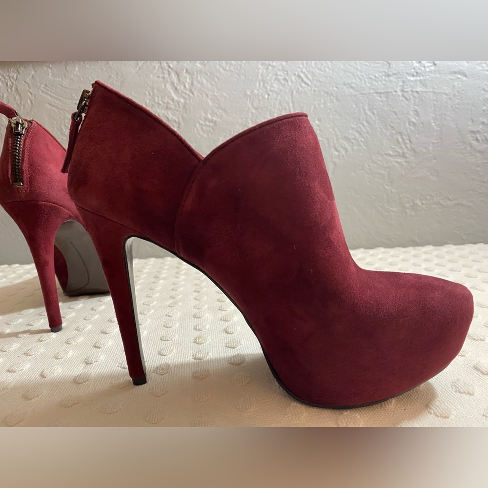 NWOT, Nine West wine suede platform booties